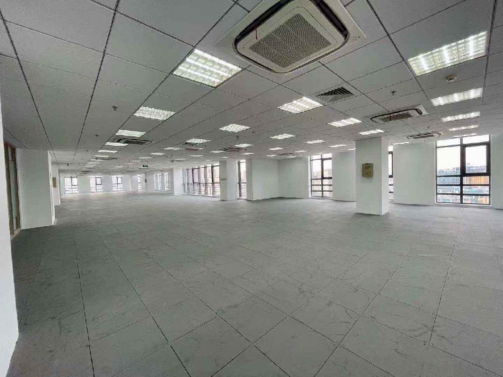 2000平整层写字楼出租